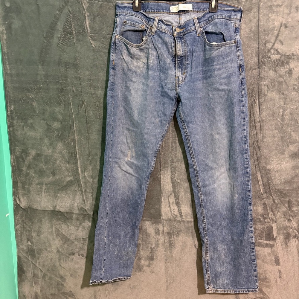 Signature Levis Jeans 36 X 32 Relaxed Fit Blue Denim Pants